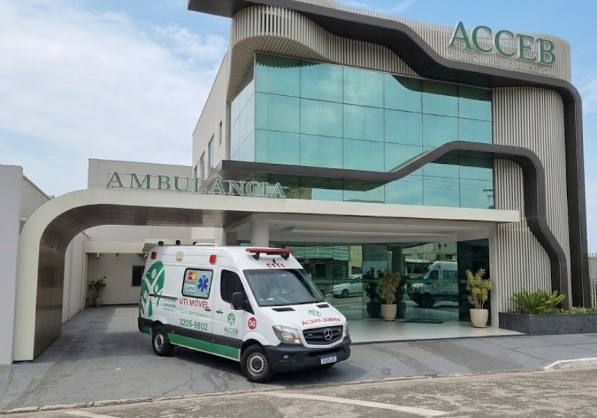 Ambulância UTI móvel ACCEB